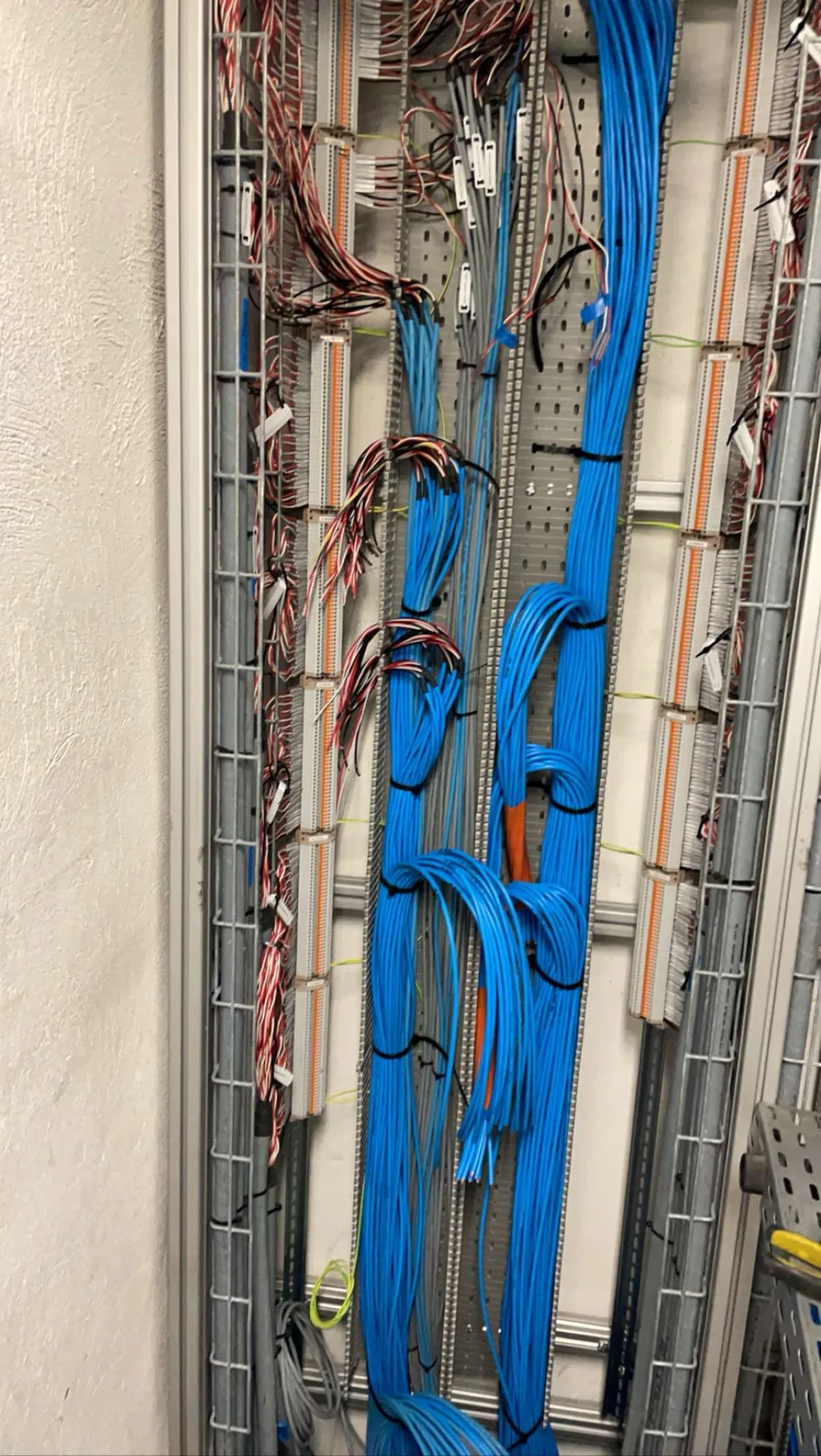 Câblage électrique dans une gaine technique